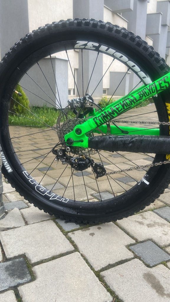 Vând bicicleta full suspension
