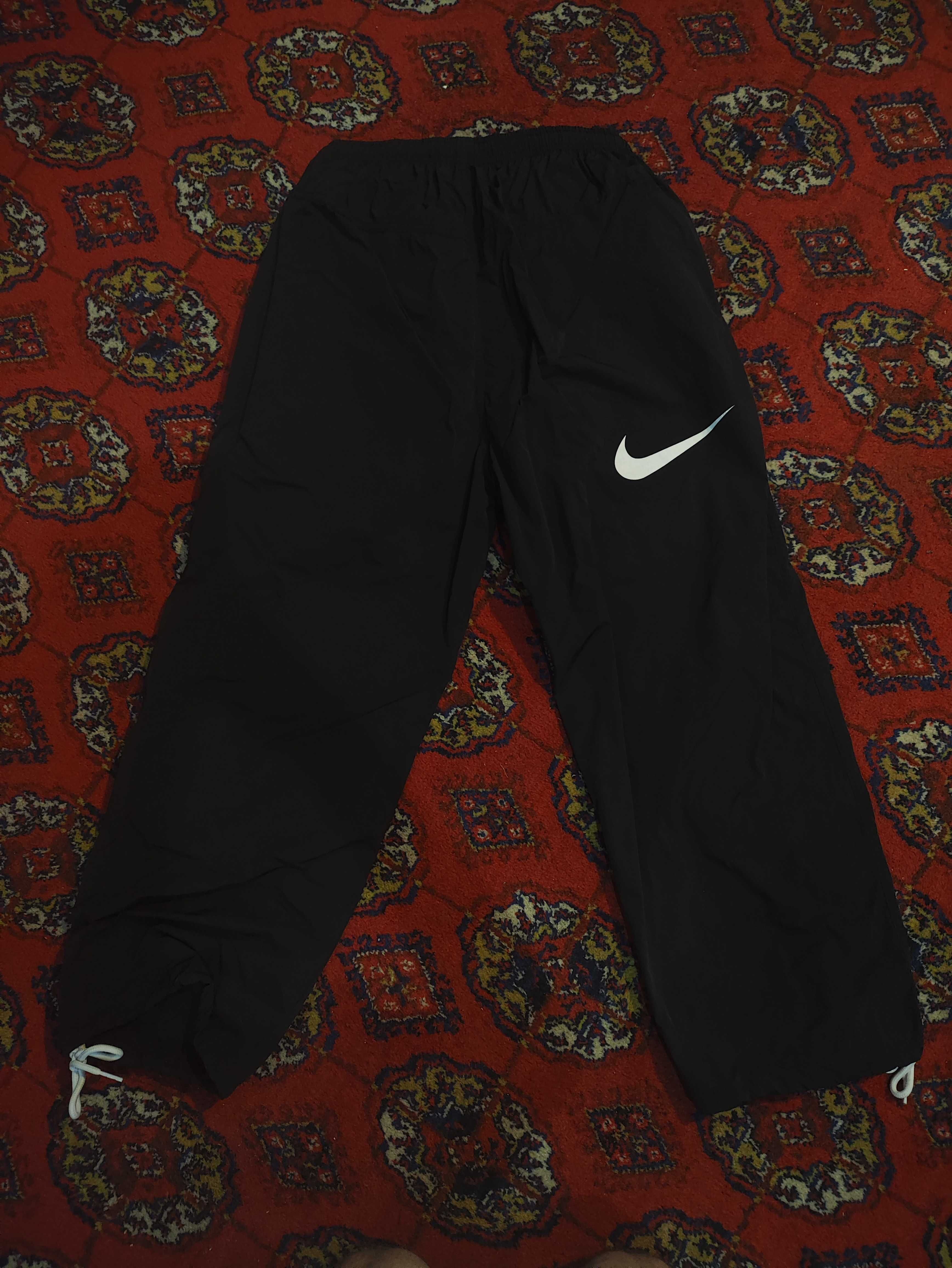 Штаны широкие baggy с коллаборацией Stussy x Nike.