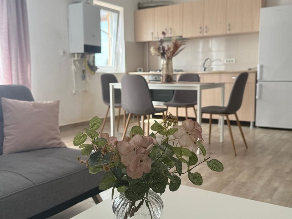 Vind apartament 4 camere