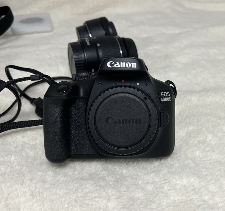 Canon 4000D + 50mm 1.8 STM + FILTRU UV + KlT CURATARE