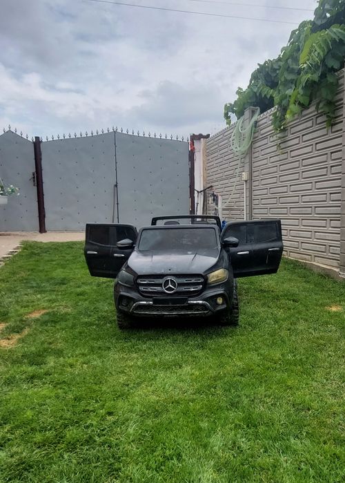 Masinuta electrica pentru 2 copii Mercedes X-Class 4x4 180W 12V