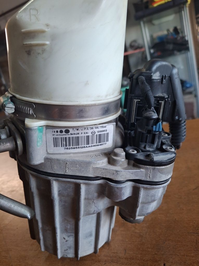 Pompă servo direcție Opel Astra H Zafira B