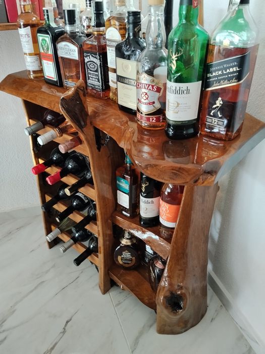 Продавам винарна