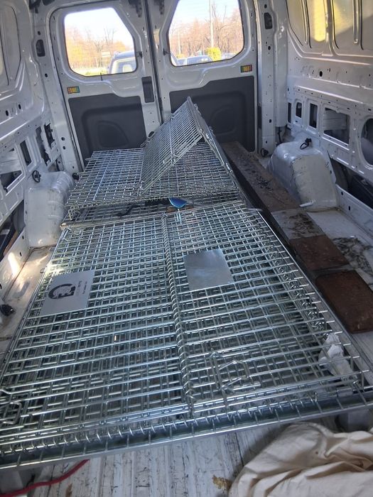 Box paleți cu picioare