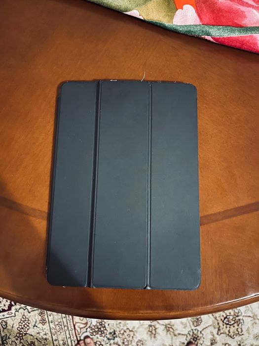 продаю iPad A2152 64 GB + клавиатура