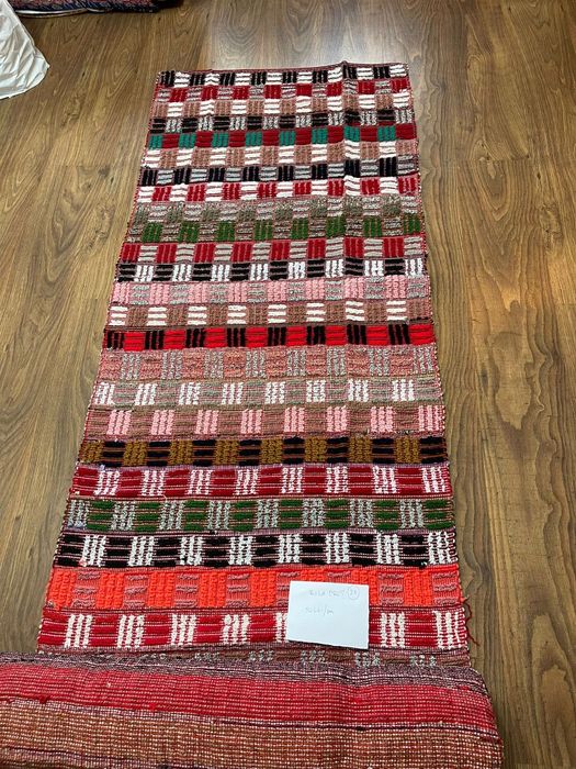 Vând cuverturi,preșuri,macaturi,velințe etc