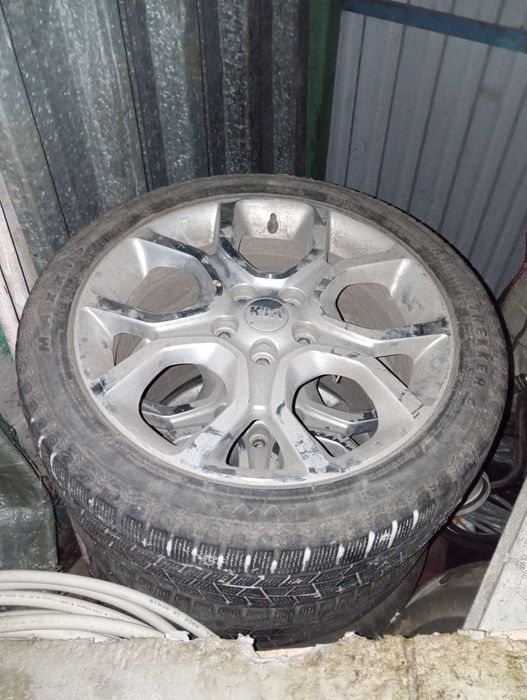 Диск с шинами продам