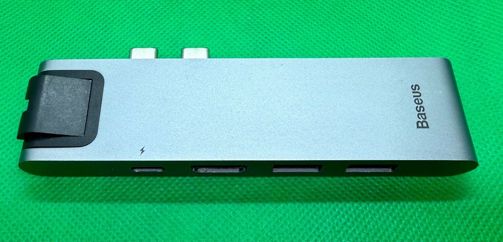 Adaptor MacBook Baseus GN29L (CAHUB-L0G), folosit ocazional.
