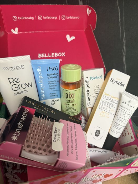 Цяла кутия с козметика на Bellebox