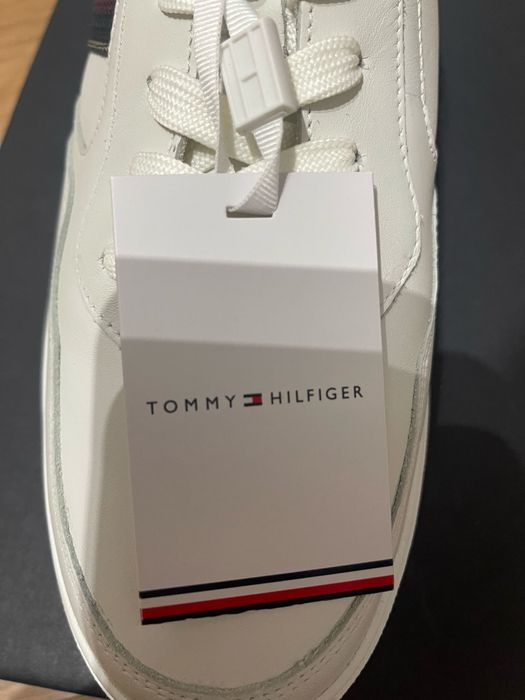 Adidasi Tommy Hilfinger noi