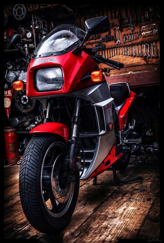 Kawasaki GPZ900R 1985 KM putini modelul din TopGun