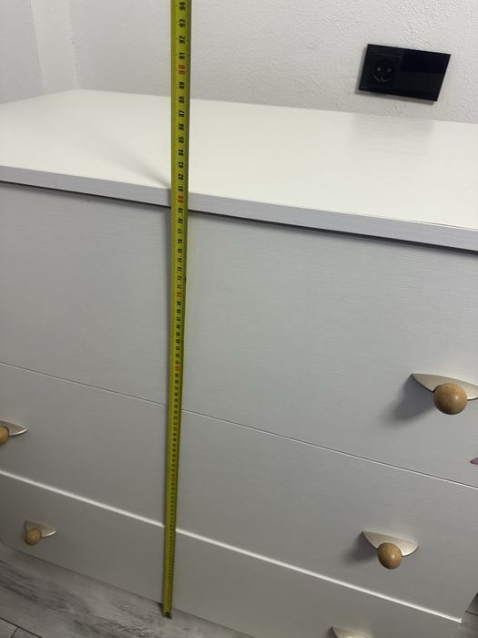 Vând comodă cu masă de înfășat incorporată