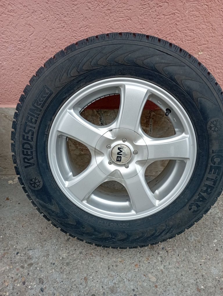 205/65R 15 ки с гумите