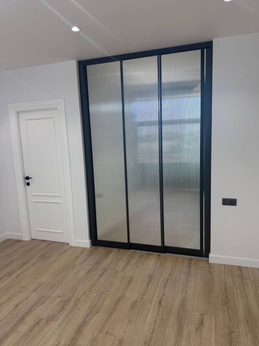 Стеклянные раздвижные системы | Двери купе Surma Loft Eshik