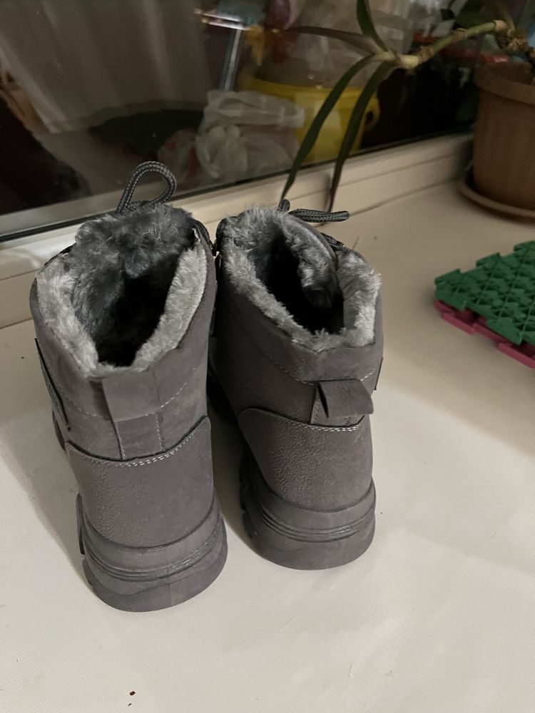 Новые зимние ботинки 36-37 размер зимняя обувь