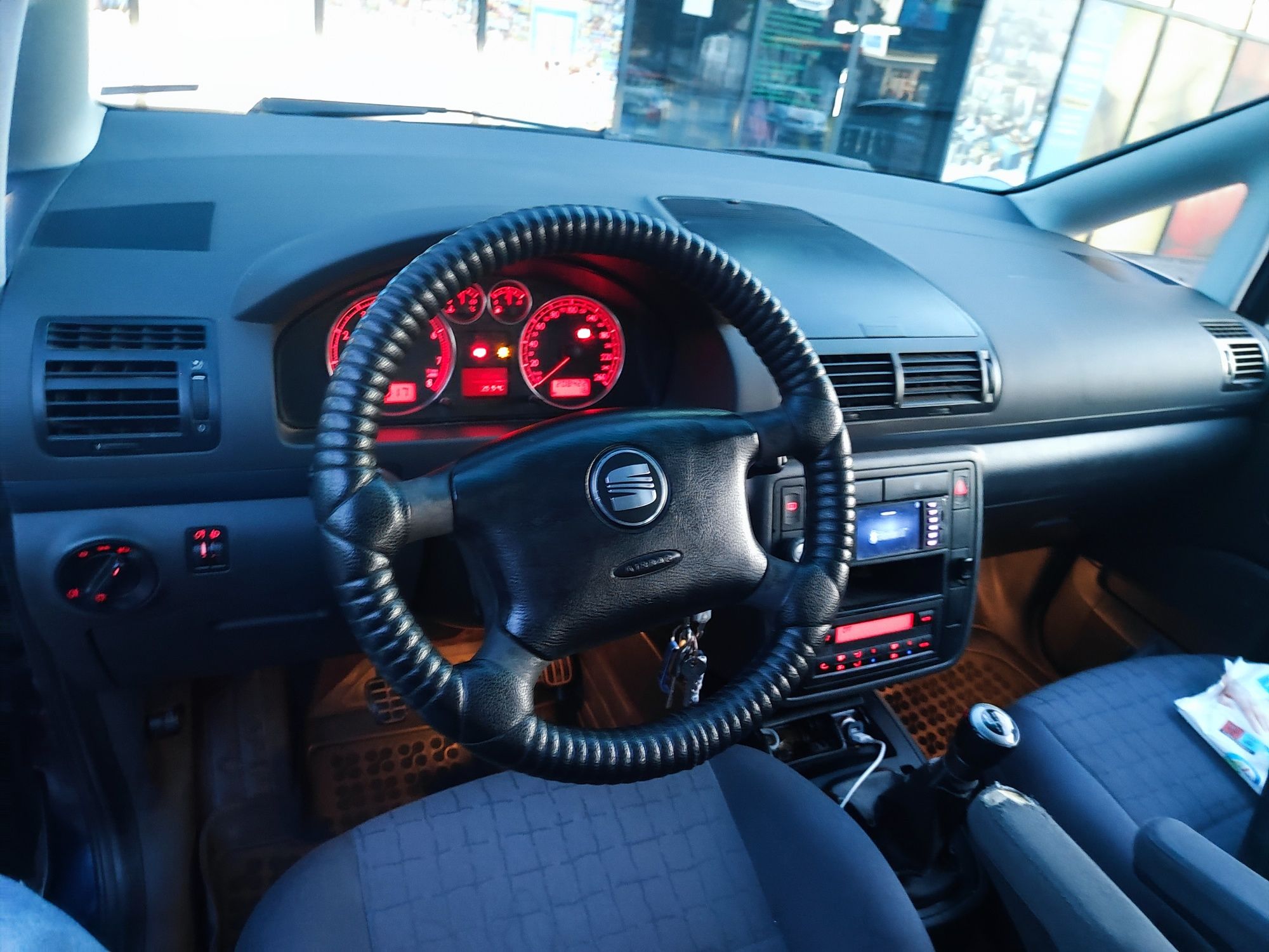 Seat Alhambra 2004 газ