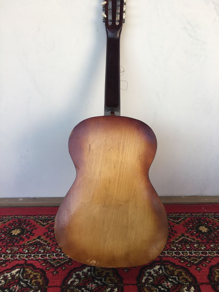 Gitara sotiladi rossiyadan kelgan