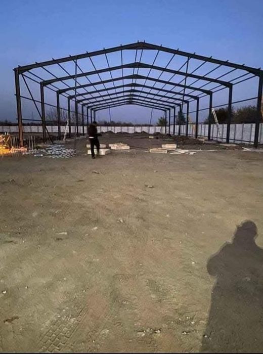 Vand hala pe structura metalica