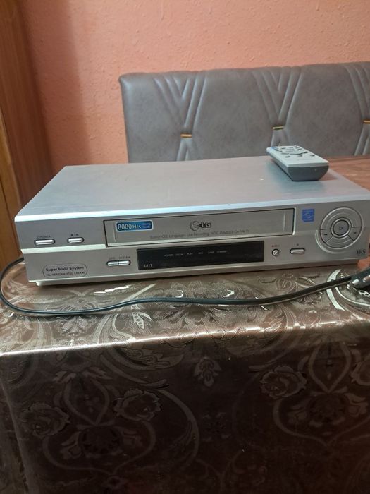 Видео магнитофон ишлаб дурибди