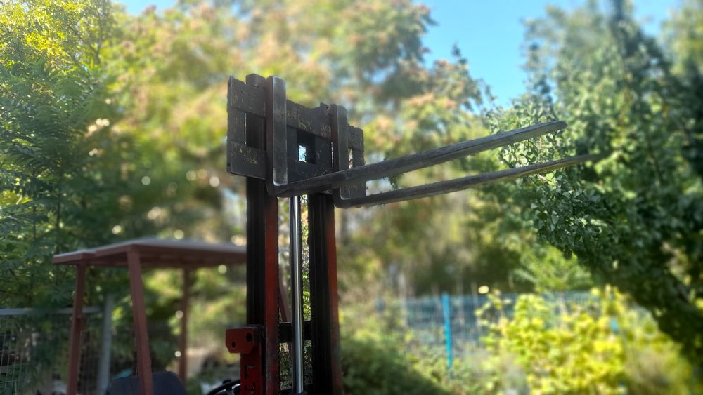 Продавам електрокар товароподемност 1000кг  2200мм височина.