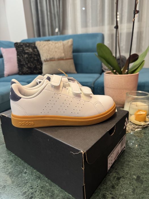 Чисто нови оригинални детски обувки Addidas