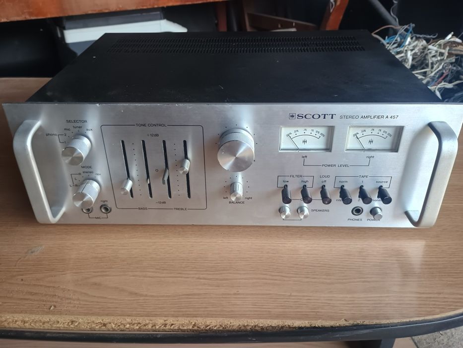 Amplificator Scott A457  din 1978, 60 w pe canal, made in USA