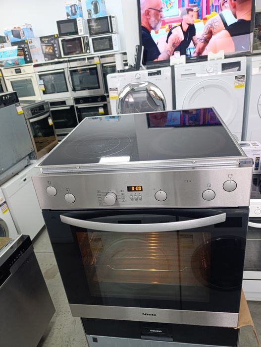 Фурна и плот за вграждане MIELE.