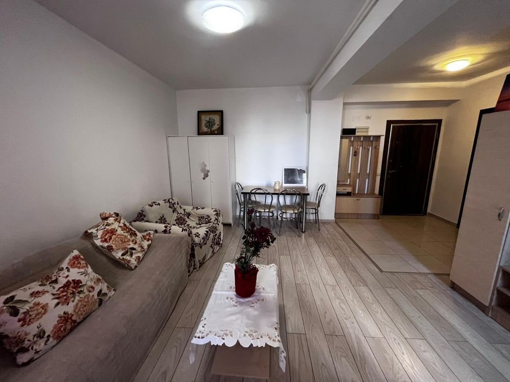 Proprietar vand apartament cu 2 camere ,,  mobilat si utilat, parcare