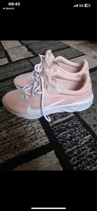 Adidasi Nike Roz