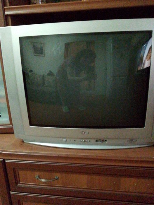 Телевизор LG в хорошем состоянии