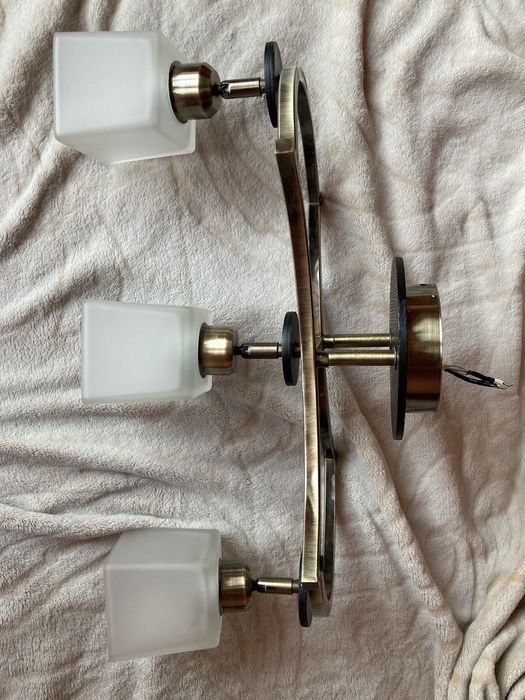 Светильник на три лампы