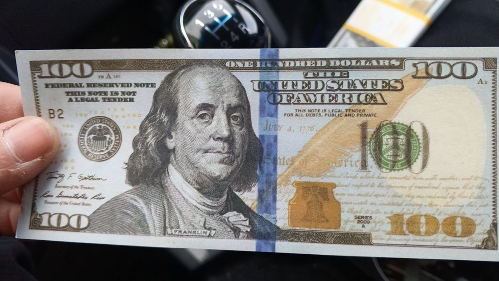 100$ купюра, фальшивые доллары, деньги
