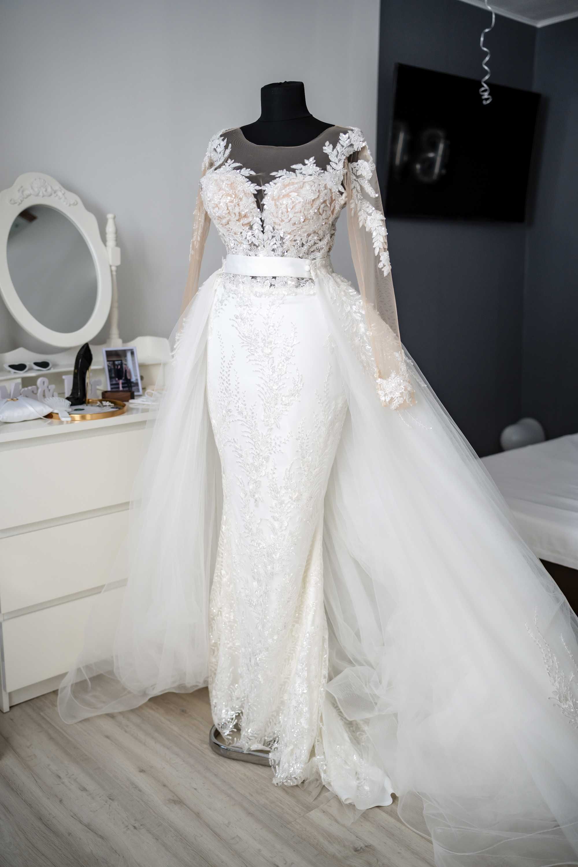 Rochie mireasa + trena detasabila + voal (Model pe comanda - Deosebit)
