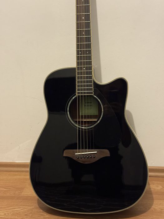 Chitara neagra yamaha