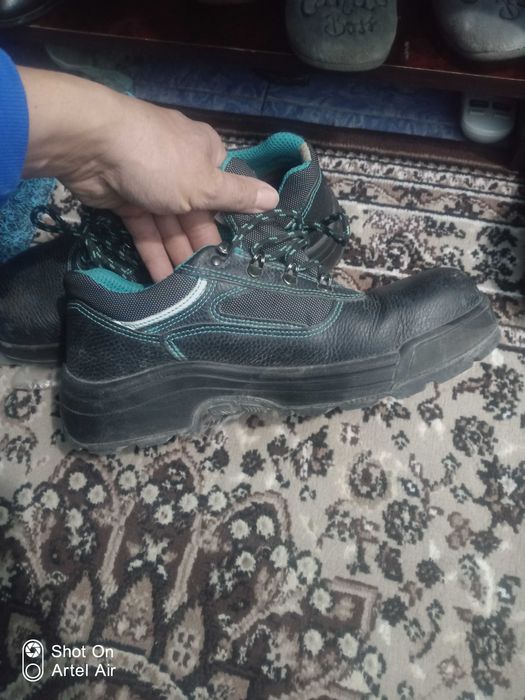 Ботинки рабочи 2 марта кийилган учила темири бор