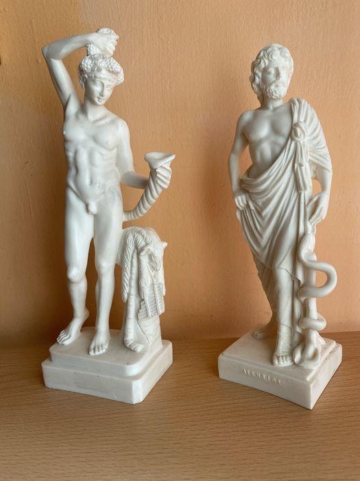Doua statuete inaltime 25 cm