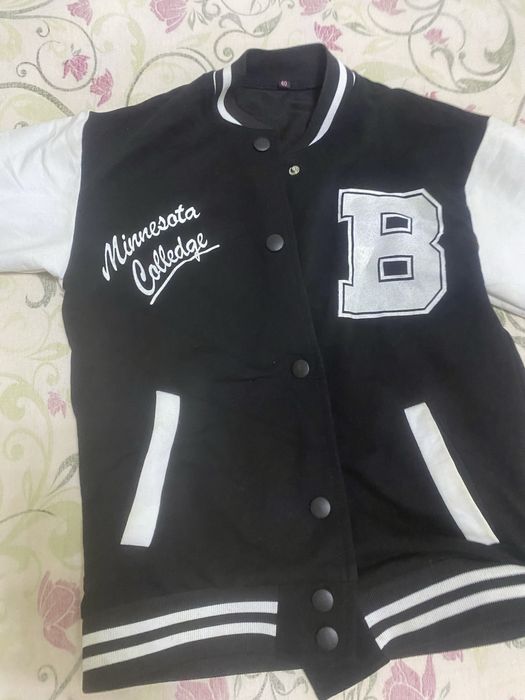 Бомбер трендовый за 1 тыс тенге, 40 размер. Как новый! Нету минусов