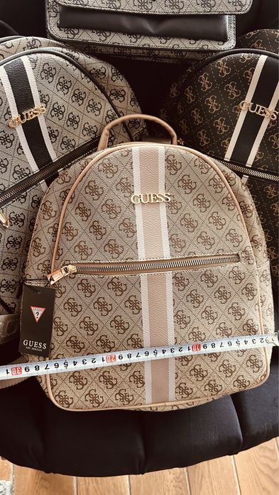 Раници и чанта Guess