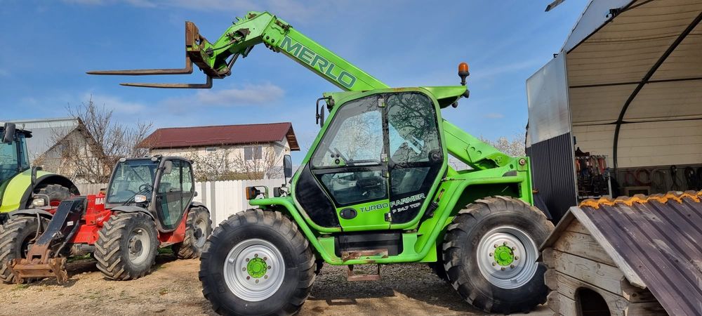 Închiriez incarcator telescopic manitou și miniexcavator