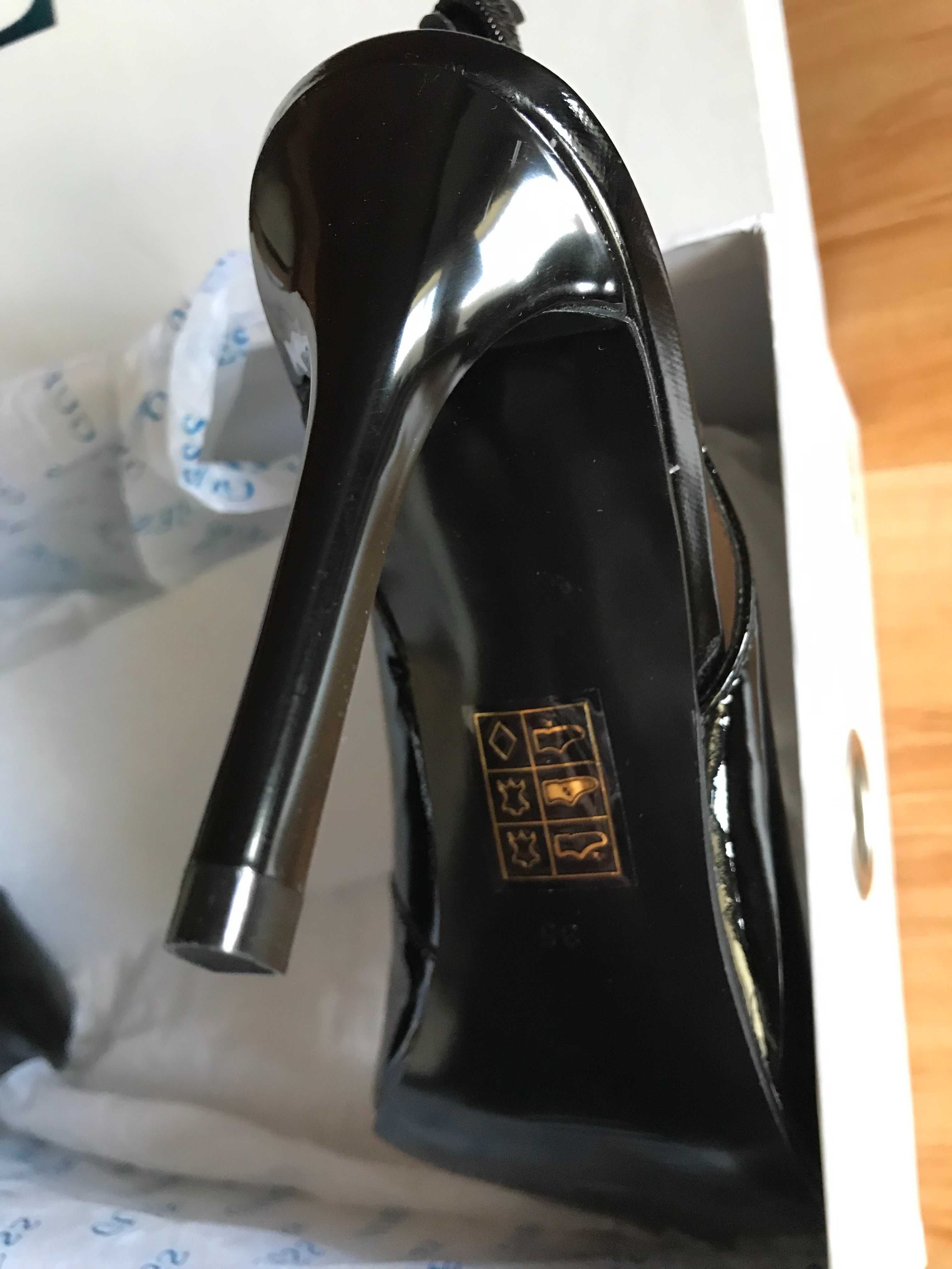 Sandale cu toc negre - Guess