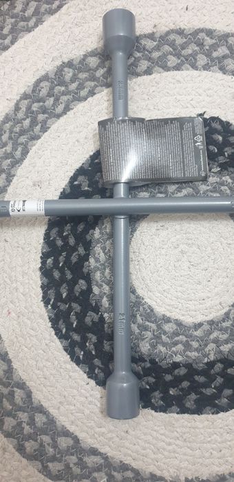 Chieie auto în cruce