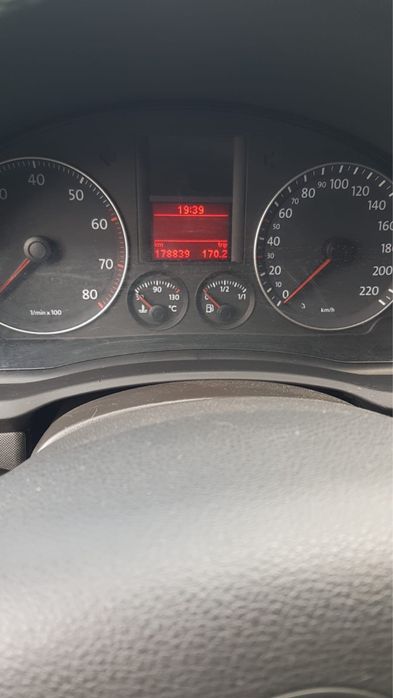 Volkswagen Golf 5 – 1.4 Benzină – 2004