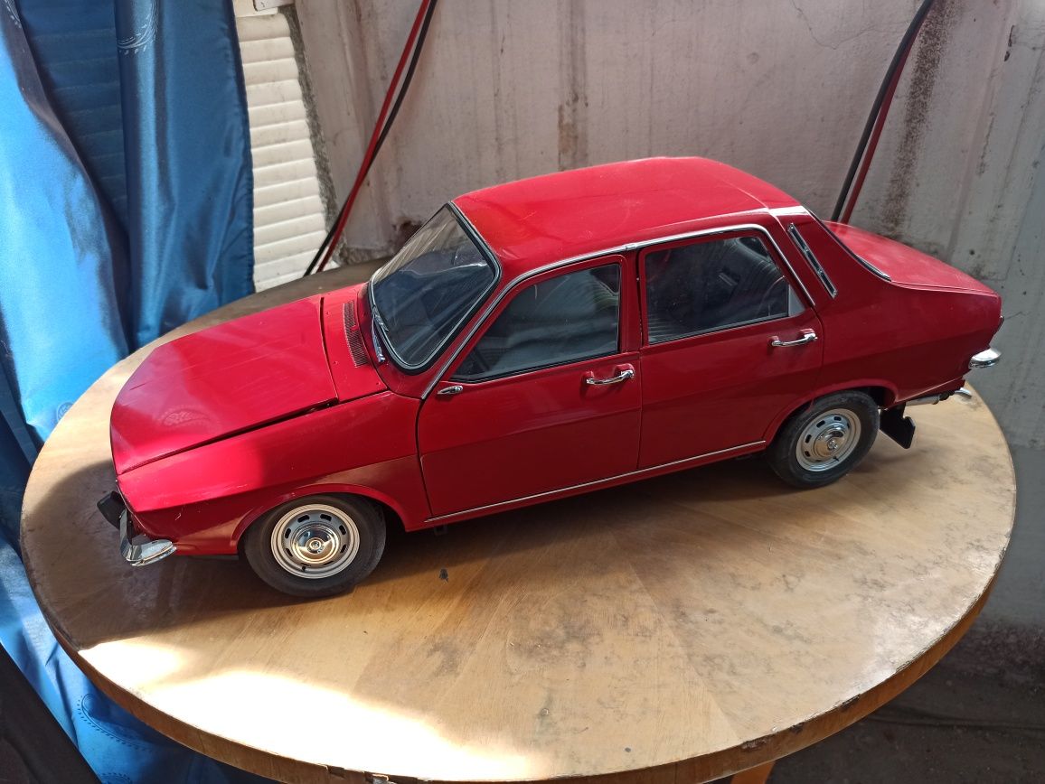 Vând macheta Dacia 1310
