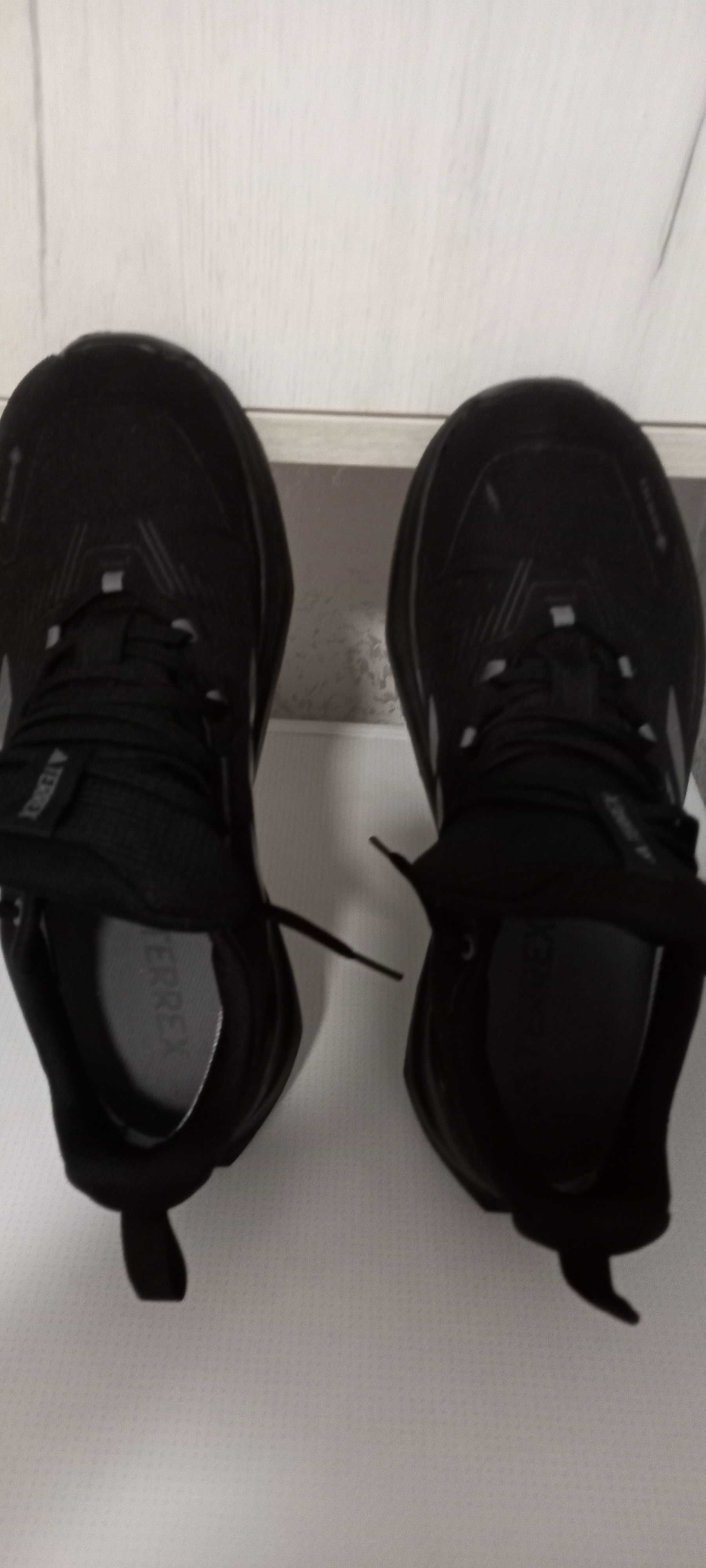 маратонки adidas номер 43 1/3 нови