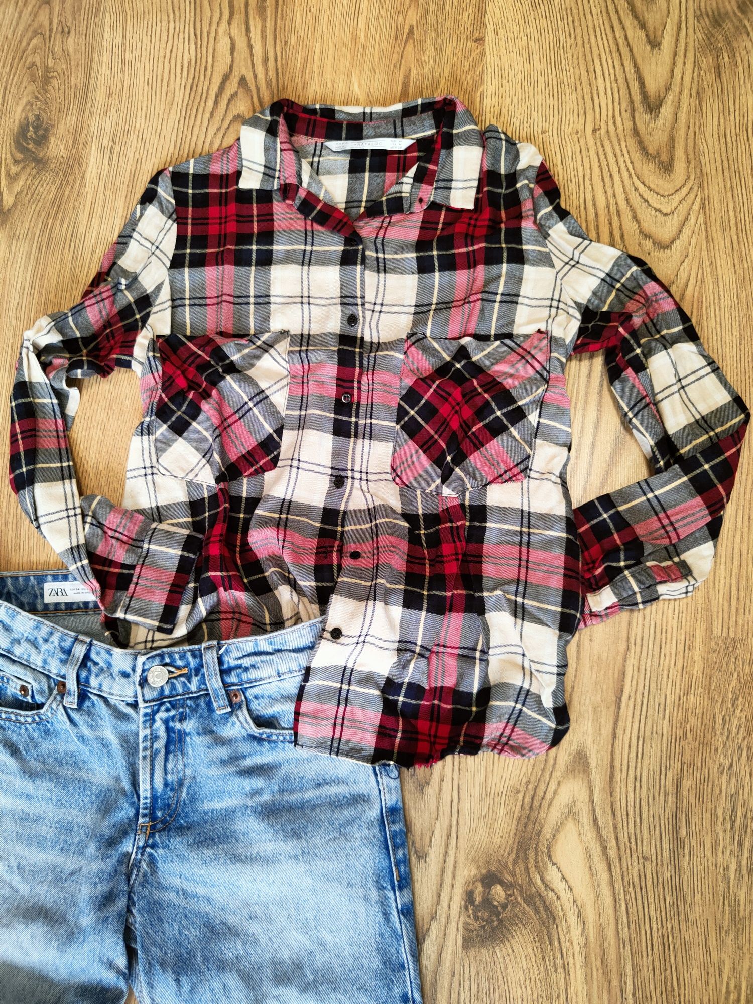 Сет на ZARA.
1. Уникални прави дънк