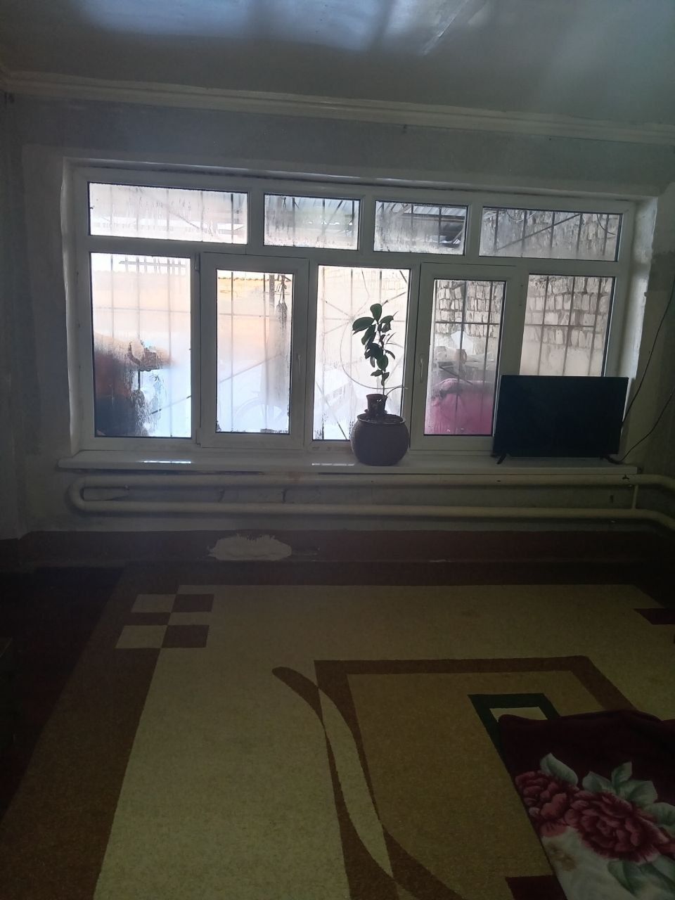 Srochni 24 sotx 2 xonali hamma sharoitlari bor hovli sotiladi