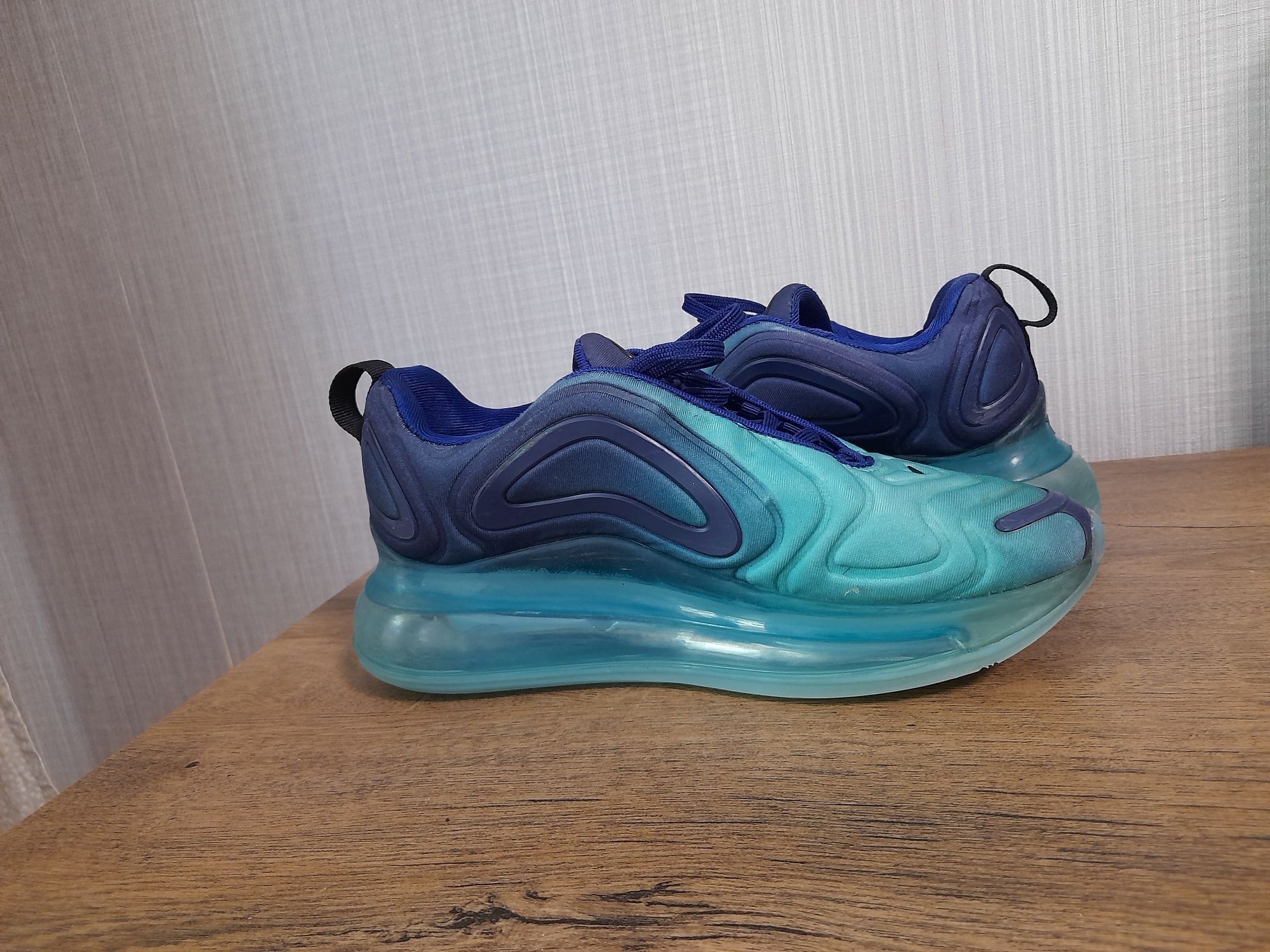 Nike Air max 720 маратонки 36.5 номер.