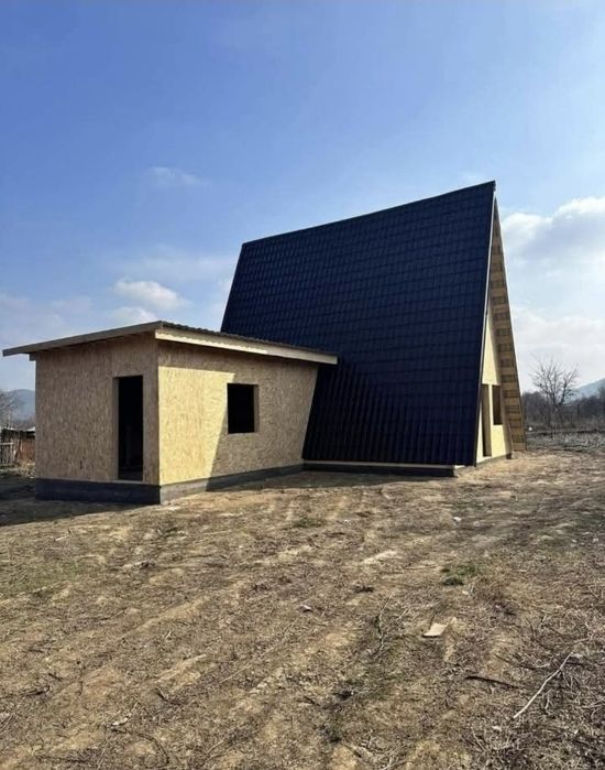 Vand cabane de locuit sau de vacanta