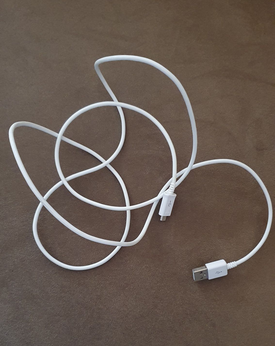 Кабел за зареждане и пренос, може би за iPhone