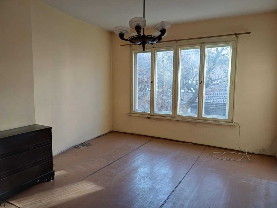 ЕТАЖ от къща, ТАВАН, ПАРТЕР, ЦЕНТЪР, Куклен театър